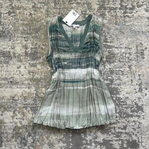 NWT pleated v neck tank top water color printed S‎